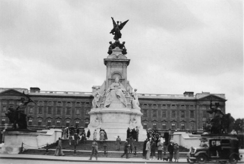 File:1930s Victoria Memorial.jpg