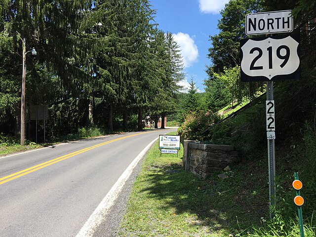 View north along US 219 at WV 32 in Thomas