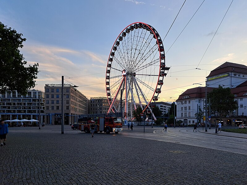 File:20230728.Postplatz-Riesenrad.-011.jpg