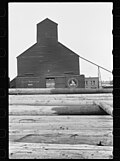 Thumbnail for File:2 Litchfield Minnesota, Great Northern Railway Train Cars, FSA 1939.jpg