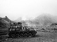 朝鮮戦争において共産軍を攻撃するアメリカ第3師団所属のM19