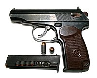 9-mm pistolet Makarova s patronami.jpg