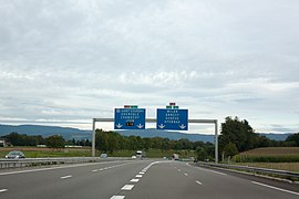En France à Pont d'Ain, la E611 rejoint la E21 qui se confond avec la E62.