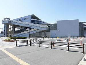 AONAMI-Linie Sasashima-Raibu Station 01.JPG