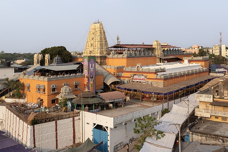 File:A view of Sree Seetha Ramachandraswamy temple from a nearby hotel.jpg