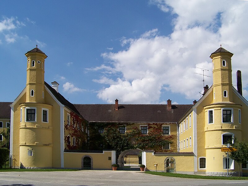 File:Aholfing-Puchhof-Schloss.jpg