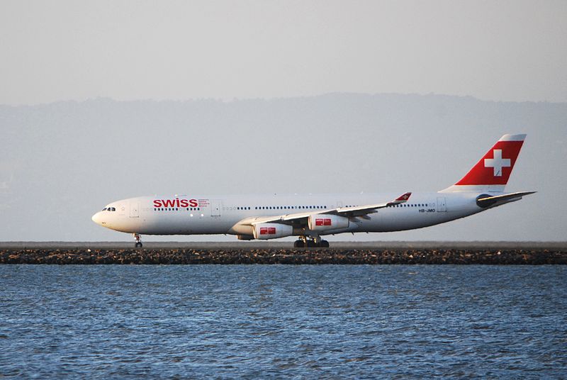File:Airbus A-340, Swiss HB-JMO, starting takeoff roll (7359036666).jpg
