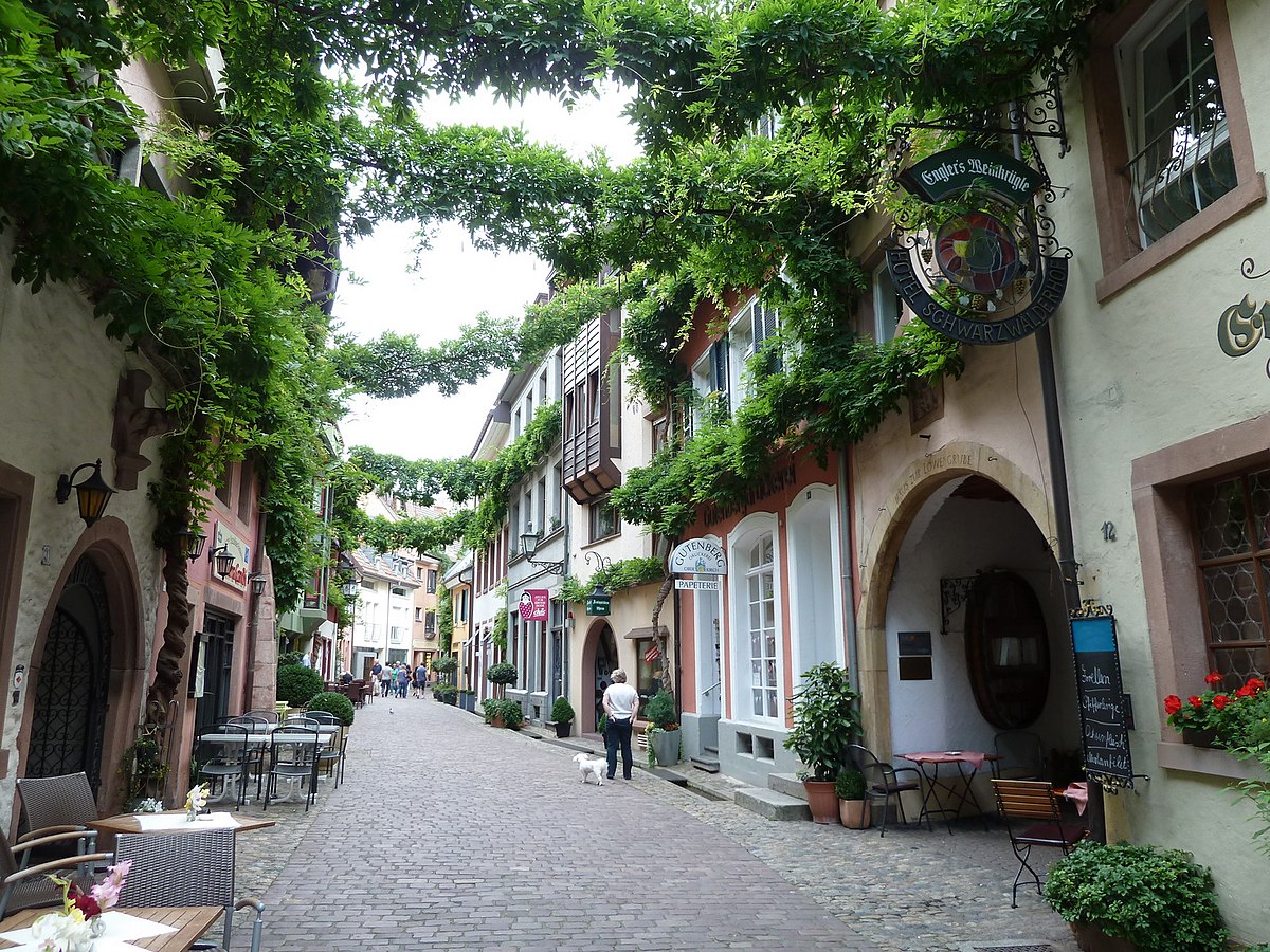 File:Altstadt, Freiburg, Germany - panoramio (8).jpg ...