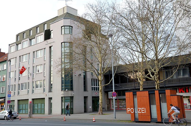 File:An der Christuskirche 3, Hannover-Nordstadt, mobile Polizeiwache (Gesamtkonzept - Architekten), Türkisches Generalkonsulat, (23).JPG