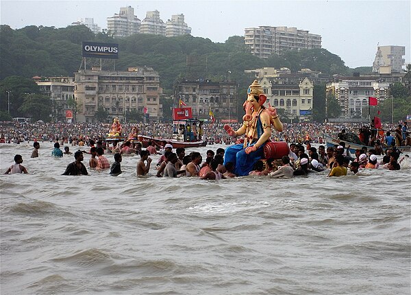 The film's climax was shot during Ganesh Chaturthi in Mumbai.