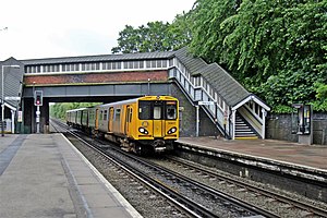 Arriving at Spital Railway Station (geograph 2986445).jpg