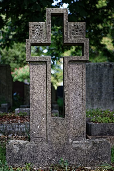 File:Art Deco cut out open cross headstone City of London Cemetery darker warmer.jpg