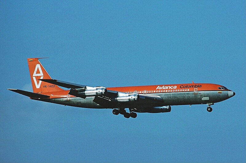 File:Avianca Boeing 707 Zurich Airport - April 1976.jpg