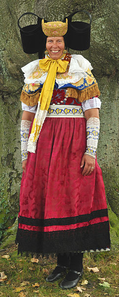 This "Bückeburger Tracht" was formerly worn by women on festive days in the town Bückeburg and in the surroundings of the town in Lower Saxony.