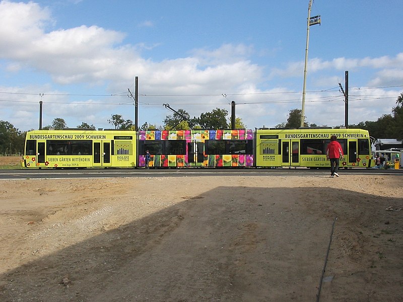 File:BUGA Strassenbahn Schwerin3.jpg