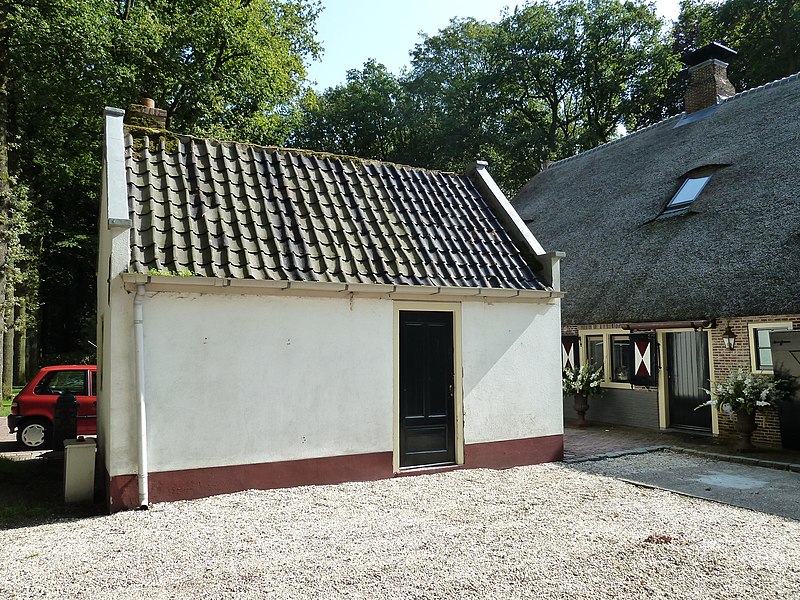 File:Bakhuis. Op het landgoed Groeneveld te Baarn.JPG