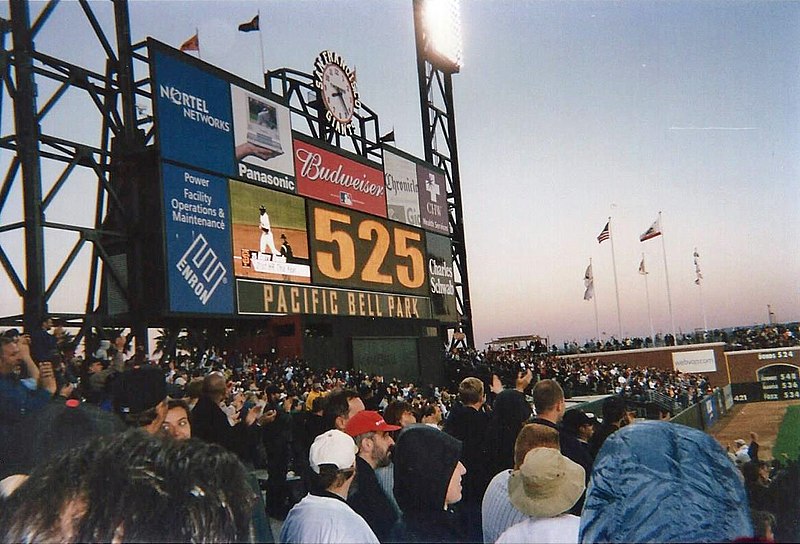 File:Barry Bonds hits number 525 scoreboard.jpg