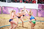 Deutsch: Beachhandball bei den Olympischen Jugendspielen 2018; Tag 6, 12. Oktober 2018; Mädchen, Hauptrundenspiel – Ungarn-Niederlande 2:1 English: Beach handball at the 2018 Summer Youth Olympics at 12 October 2018 – Girls Main Round – Hungary-Netherlands 2:1