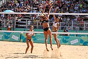 Deutsch: Beachvolleyball bei den Olympischen Jugendspielen 2018; Tag 11, 17. Oktober 2018; Jungen, Spiel um Platz 3 – USA (Devon Newberry/Lindsey Sparks)-Norwegen (Emilie Olimstad/Frida Berntsen) 1:2 (21–1/13–21/9–15) English: Beach volleyball at the 2018 Summer Youth Olympics at 17 October 2018 – Bronze Medal Match – USA (Devon Newberry/Lindsey Sparks)-Norway (Emilie Olimstad/Frida Berntsen) 1:2 (21–1/13–21/9–15)