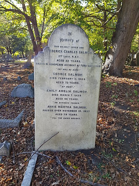 File:Beckenham Cemetery 20181022 132720 (44580595475).jpg