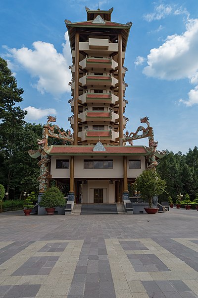 File:Ben Duoc Temple Cu Chi tunnel Saigon (39543810821).jpg