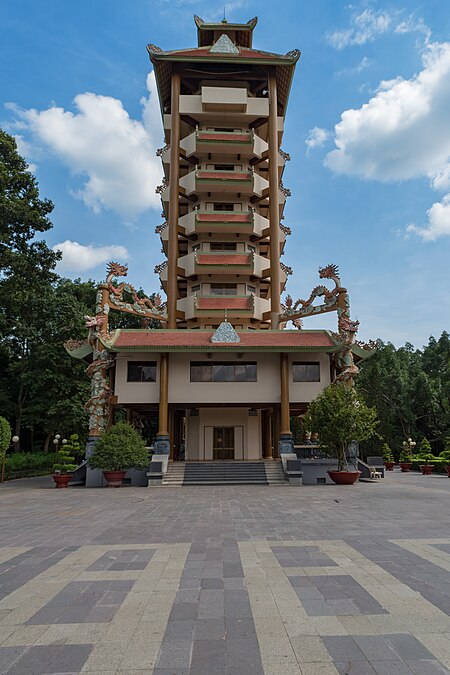 Tập_tin:Ben_Duoc_Temple_Cu_Chi_tunnel_Saigon_(39543810821).jpg