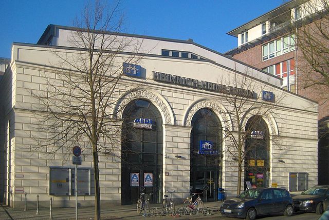 Datei:Berlin, Mitte, Heinrich-Heine-Platz 9-12, Exerzierhaus 02.jpg –  Wikipedia