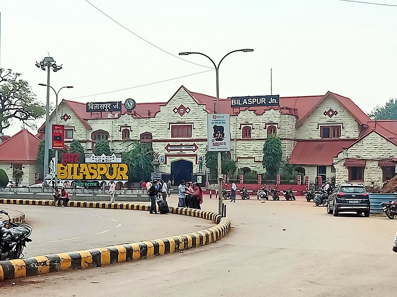 File:Bilaspur Junction Railway Station Building 001.jpg