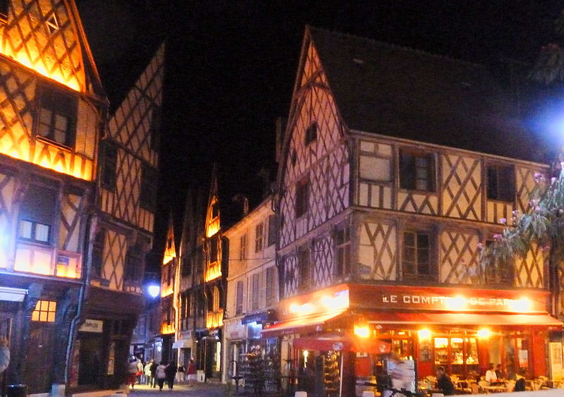 File:Bourges Nuits Lumières Maison de la Paneterie rue Jean-Girard.jpg