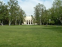 Big Bridges viewed from across Marston Quadrangle Bridges Auditorium, Pomona College.JPG