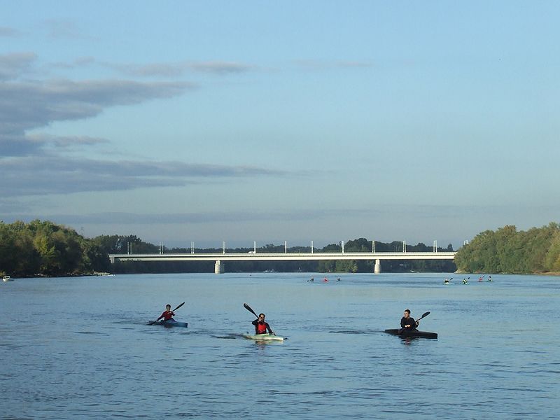 File:Budapest, Megyeri híd.jpg