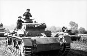 Bundesarchiv Bild 101I-318-0083-30, Polen, Panzer III mit Panzersoldaten