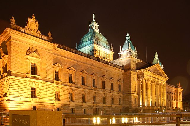 das Bundesverwaltungsgericht bei Nacht