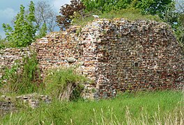 Glambek castle ruins 2014b.jpg