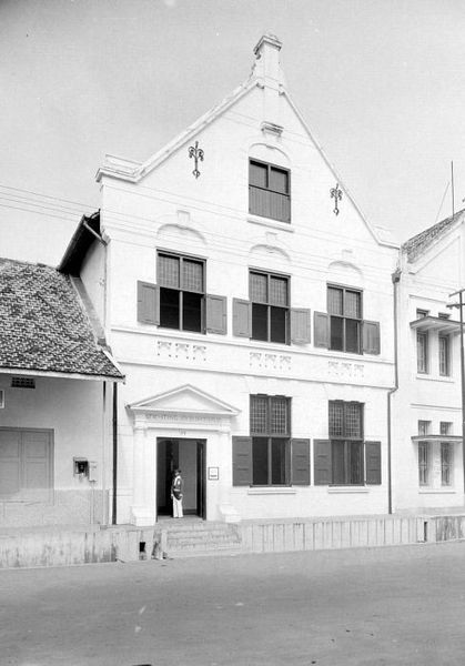 File:COLLECTIE TROPENMUSEUM Het museum van de Stichting Oud Batavia op het Stadhuisplein 39 TMnr 10000605.jpg