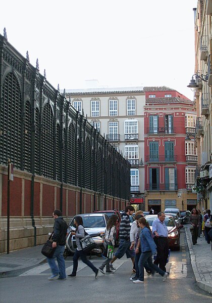File:Calle Guillén de Castro.jpg