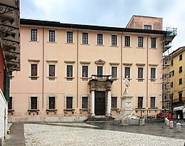 Carrara, palazzo cybo-malaspina, oggi sede dell'accademia, facciata su piazza accademia 01.jpg