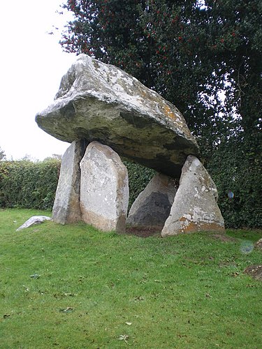 Carreg Coetan burial chamber. - geograph.org.uk - 1044642.jpg