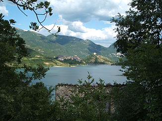 Castel di Tora 01.jpg