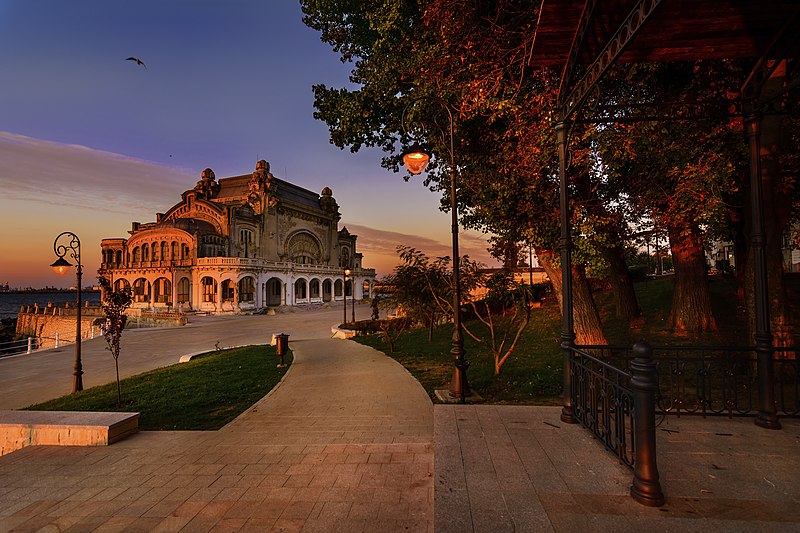 File:Cazinoul din Constanta vedere laterala.jpg