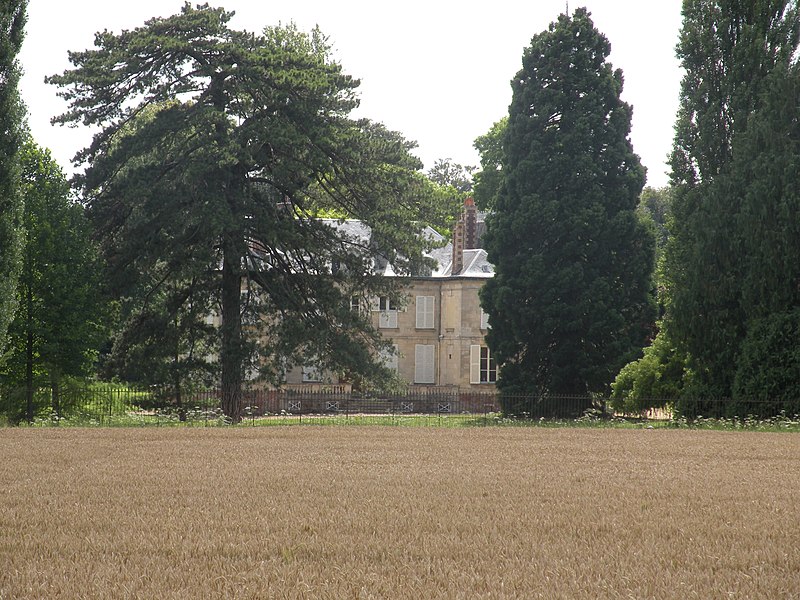 File:Chateau Pouilly (Oise).JPG