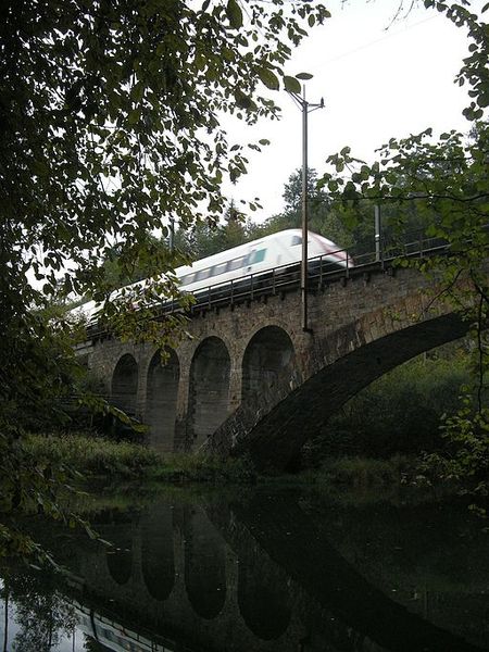 File:Chessiloch-Viadukt bei Grellingen.JPG