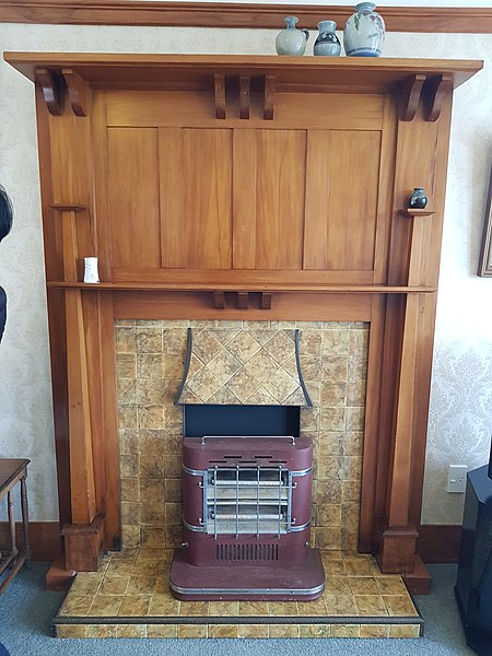 File:Chevening Flats fireplace2.jpg