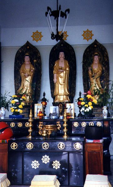 ไฟล์:Chinese temple bouddha.jpg