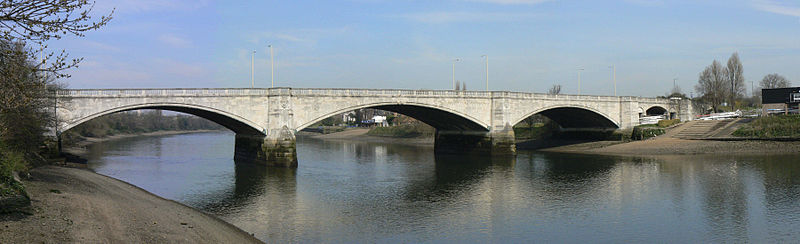 File:Chiswick-Bridge-15-540-3.jpg