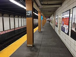 Primăria - Broadway Line Platform.jpg