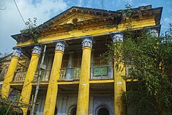 Close up of Narajole Rajbari at West Midnapore district in West Bengal.jpg