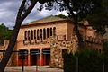 Arcs a nivell, de totxo, a l'escola de la Colònia Güell, obra de Francesc Berenguer i Bellvehí