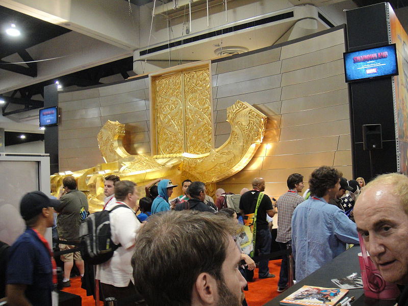 File:Comic-Con 2010 - Marvel booth - Odin's throne (with Jeph Loeb on the right) (4858993009).jpg