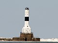 Conneaut Lighthouse - panoramio.jpg